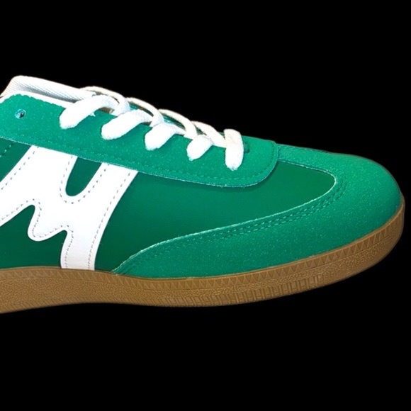 NWOT-Green Low-Top Sneakers with White Wave & Pink Accents - Picture 11 of 15